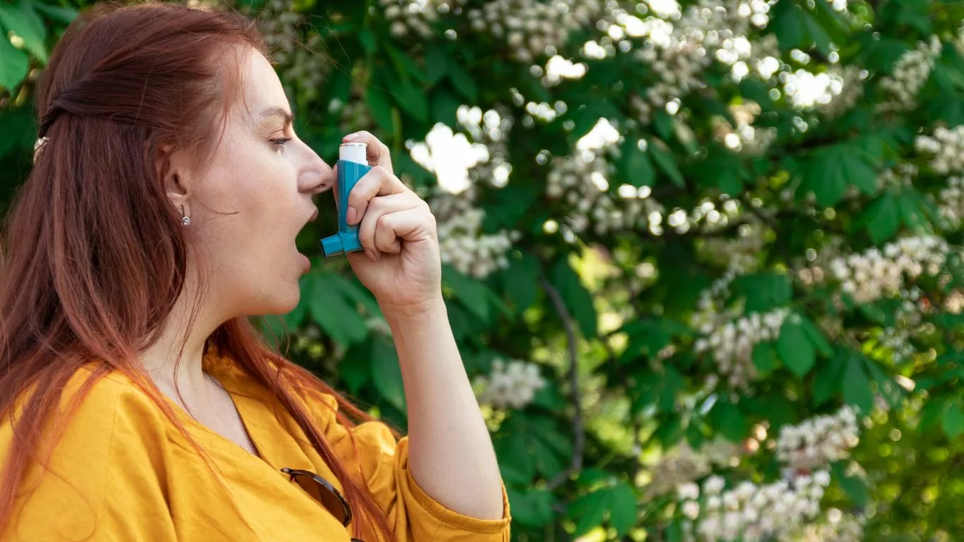 Is it common to experience mood swings due to asthma?