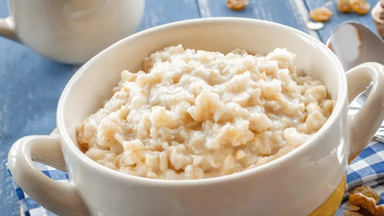 Oatmeal’s Cholesterol Benefits: Science and Strategies