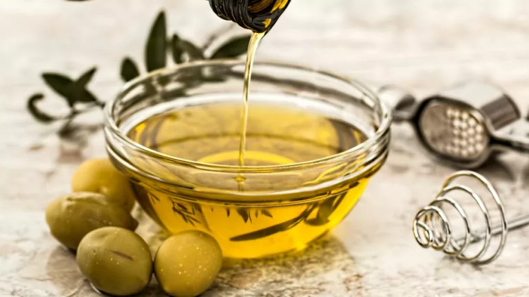 Olive Oil’s Cholesterol Benefits: Science, Usage, and Health