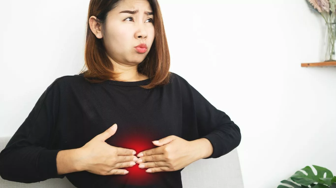 Can acid reflux-induced nausea be prevented?
