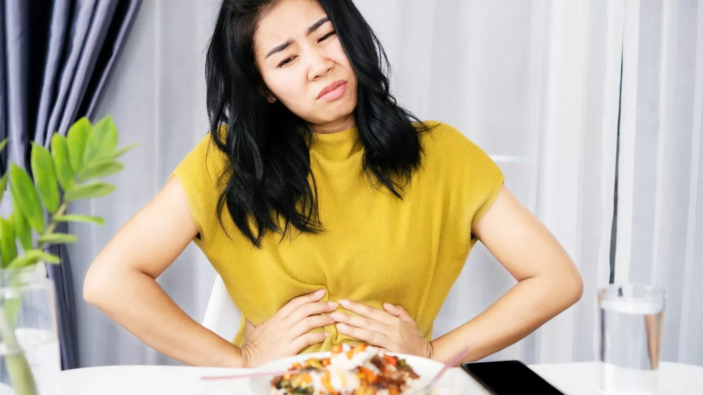 What causes heartburn on an empty stomach?