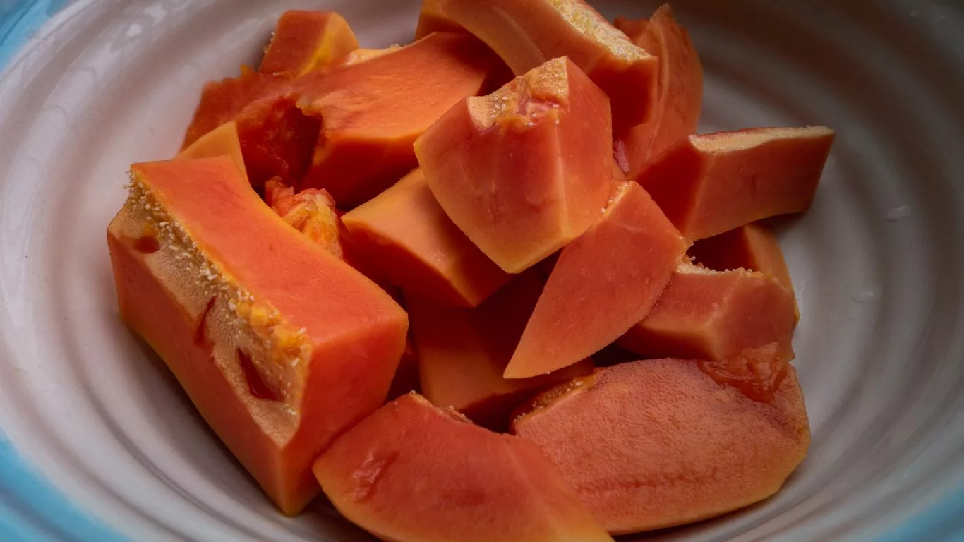 How to Integrate Papaya into Your Acid Reflux Management Plan