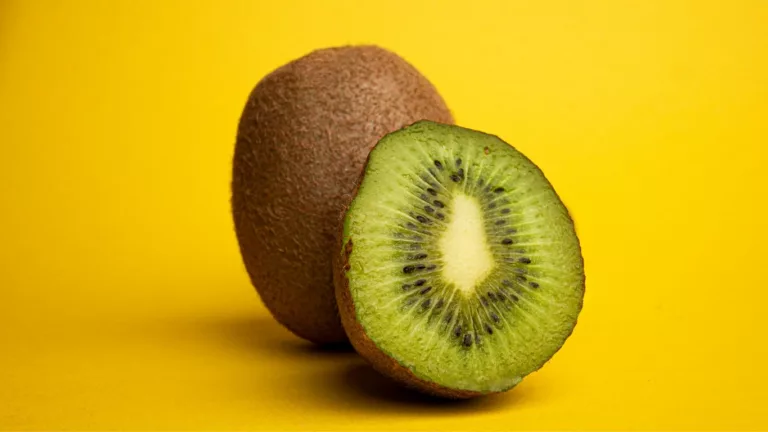Is Kiwi Good for Acid Reflux? – A Sweet Solution