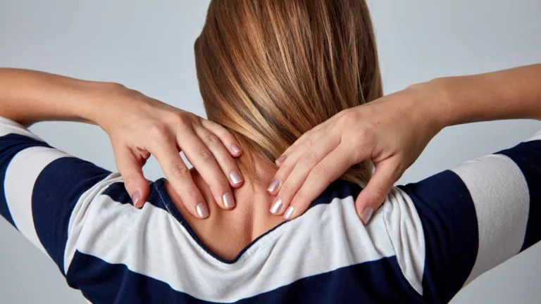 Understanding the Link Between GERD and Upper Back Pain – Exploring Solutions