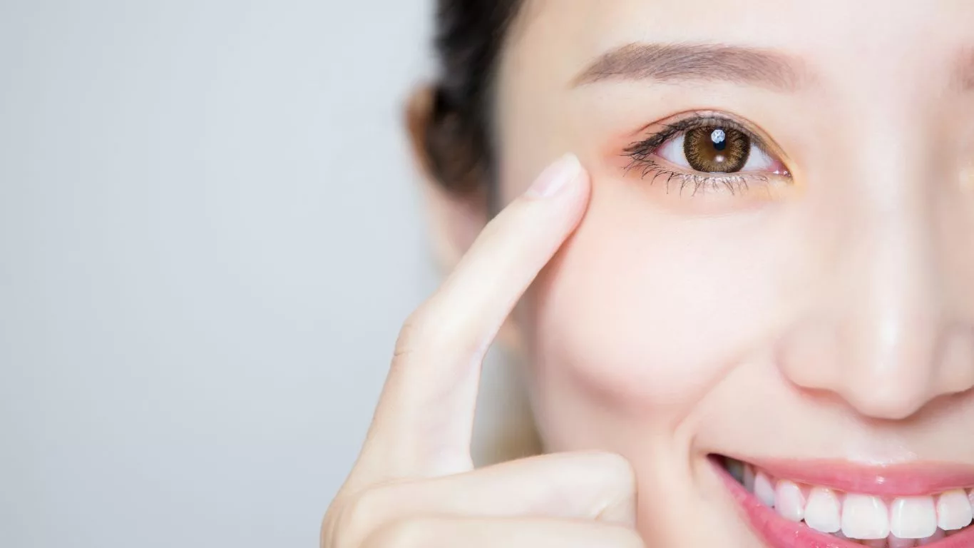 Is castor oil safe for sensitive eyes?