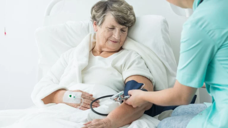 Natural Ways to Prevent High Blood Pressure in Seniors – Stay Healthy!