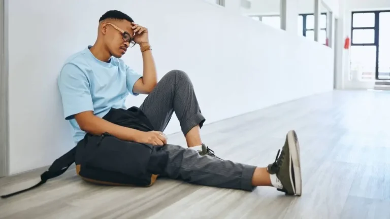 How Anxiety And Fear Of Abandonment Quietly Damage Your Relationships