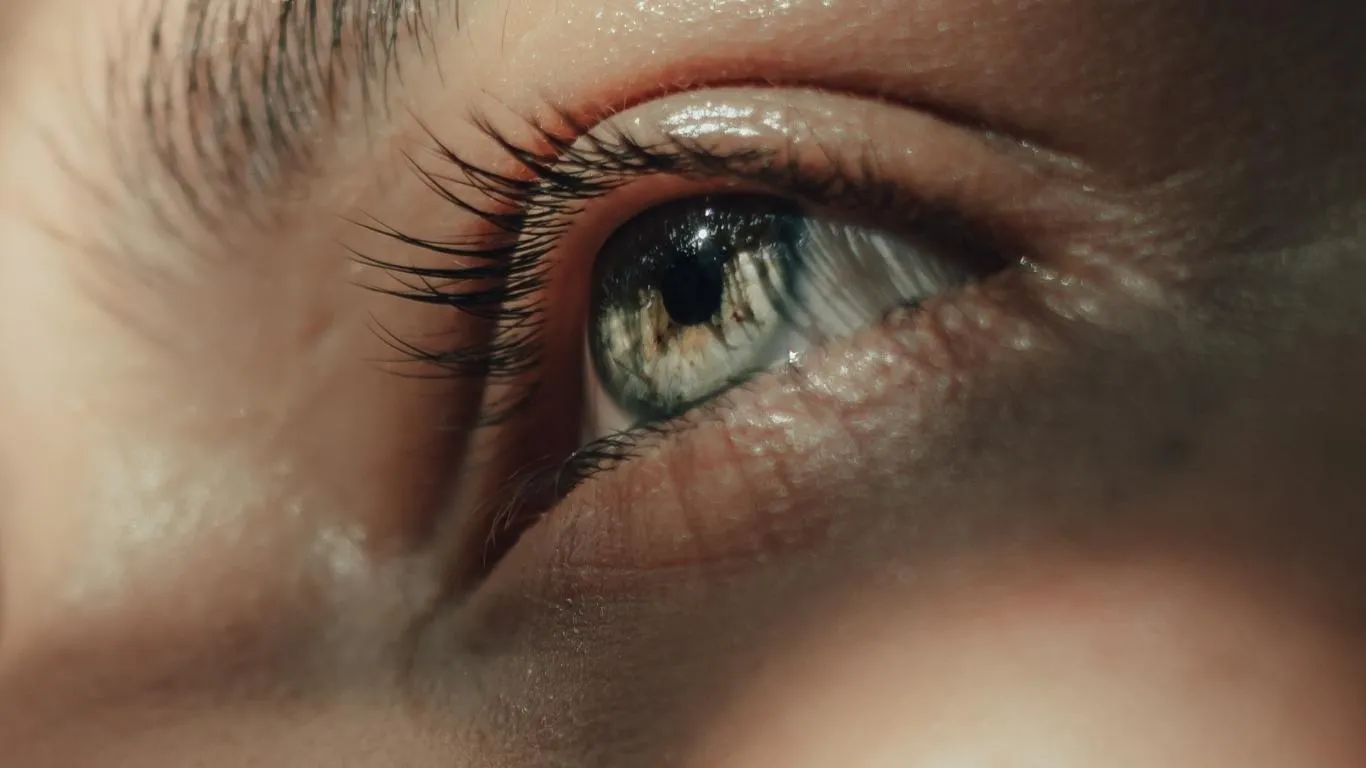 Graphic showing migraine prevention methods