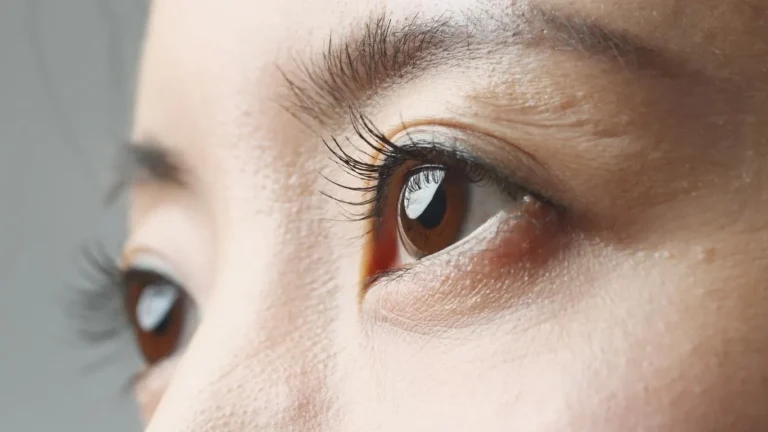 How Floaters During Positive Affirmations Can Disrupt Your Focus