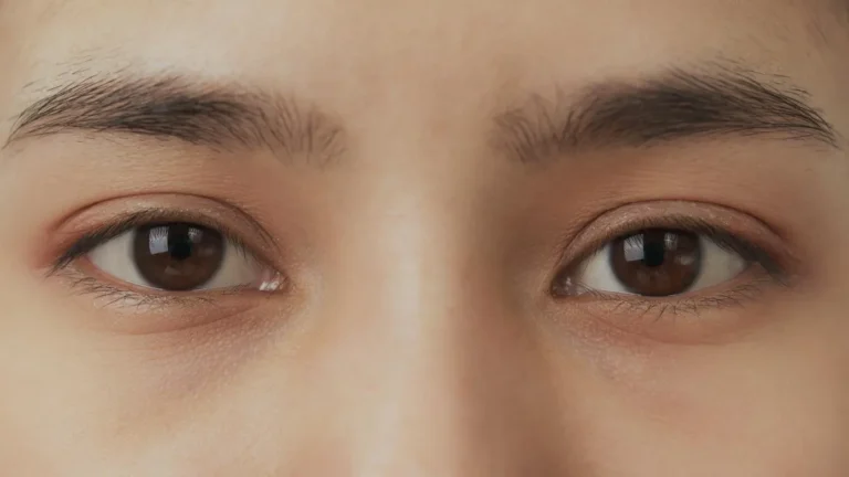 Why Floaters While Looking at Mirror Tiles Seem Worse and How to Manage