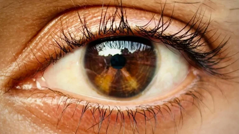 Why Floaters Seen While Laying On Beanbags Feel More Intense