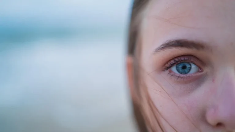 Why Floaters When Walking Through Art Galleries Feel Worse