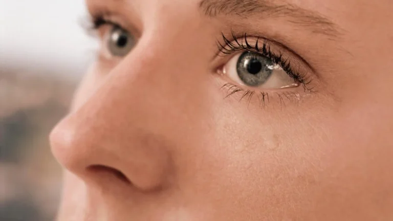 How Floaters Disrupt Journaling Under Soft Lighting and Ways to Fix It