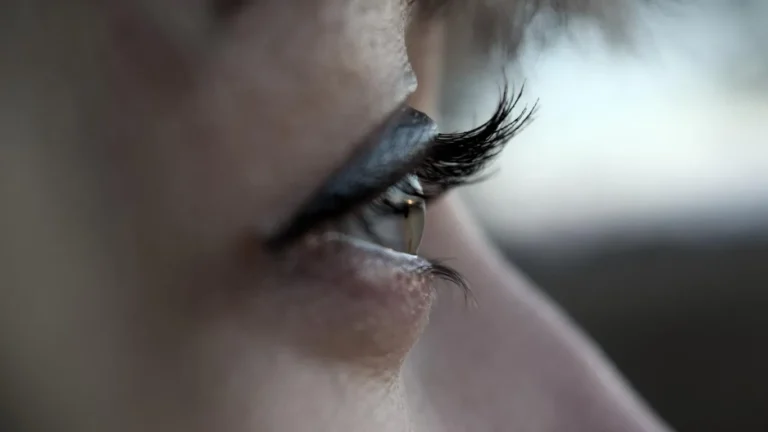 Why Floaters Triggered By Color Therapy Exposure Can Ruin Your Session