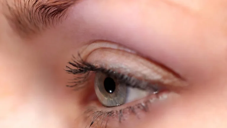 Why Floaters While Sipping Warm Herbal Drinks Can Be Worrying