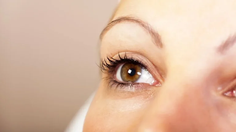 How Floaters Seen After Working Under Spotlights Can Disrupt Your Vision