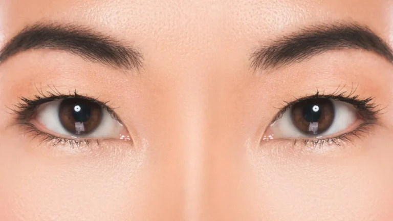 Why Floaters After Lighting Scented Candles Are More Noticeable