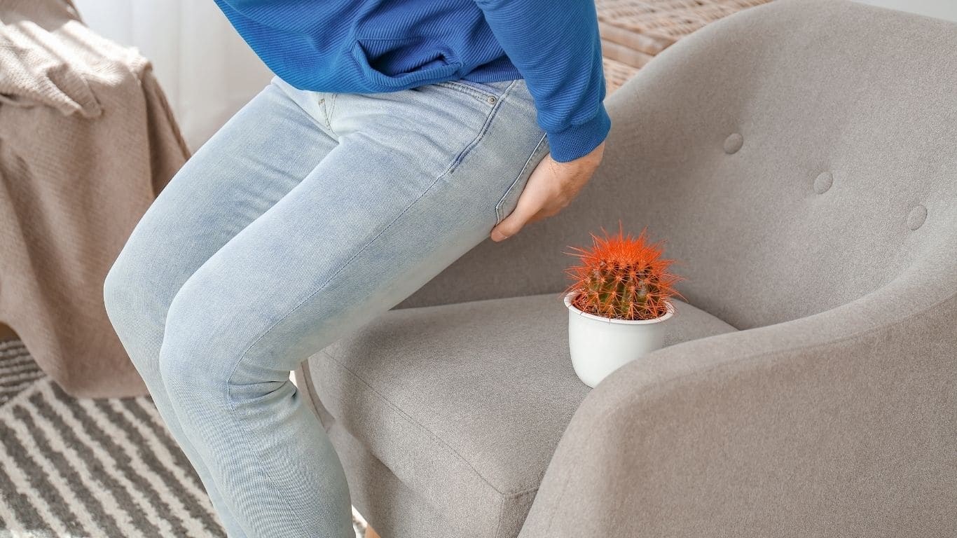 doctor evaluating hemorrhoids treatment options